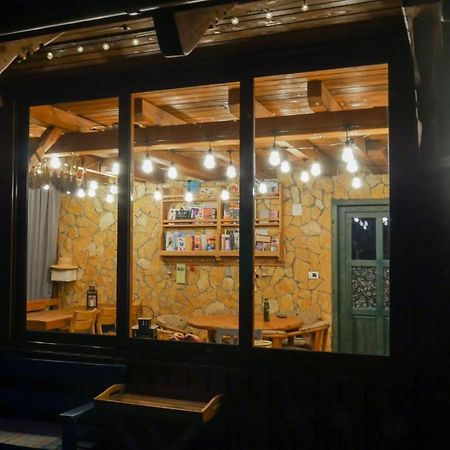 Bed and Breakfast Rose Hip Hill Farm Valea Tirnei Экстерьер фото